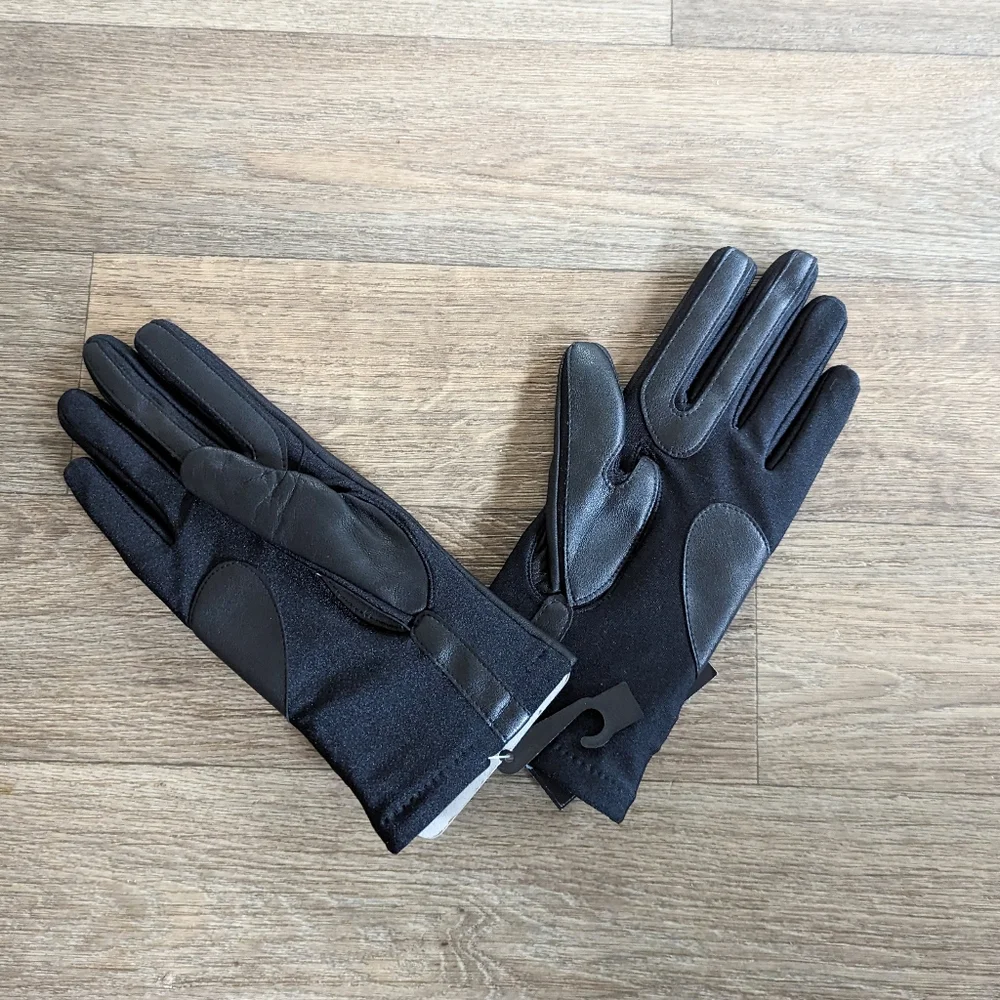 NWT Isotoner Signature Smart Touch Leather Black Gloves Women S/M - Picture 2 of 2
